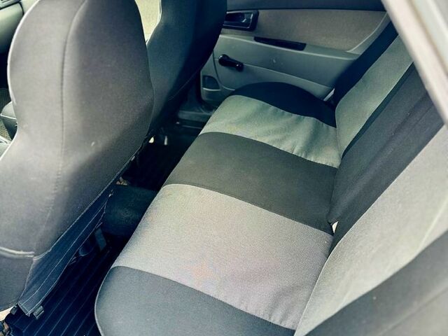 Серый ВАЗ Priora, объемом двигателя 1.6 л и пробегом 163 тыс. км за 2399 $, фото 9 на Automoto.ua