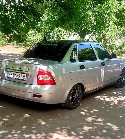 Серый ВАЗ Priora, объемом двигателя 1.6 л и пробегом 284 тыс. км за 2050 $, фото 6 на Automoto.ua