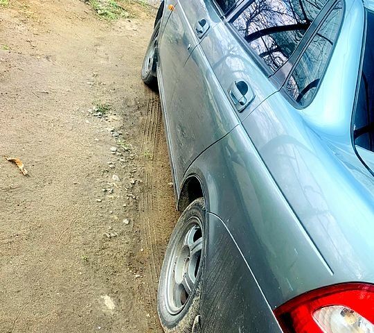 Серый ВАЗ Priora, объемом двигателя 16 л и пробегом 198 тыс. км за 2000 $, фото 2 на Automoto.ua