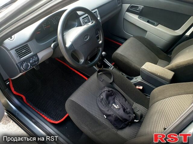 Серый ВАЗ Priora, объемом двигателя 1.6 л и пробегом 190 тыс. км за 2400 $, фото 3 на Automoto.ua