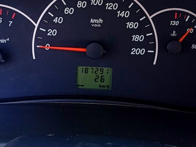 Сірий ВАЗ Priora, об'ємом двигуна 1.6 л та пробігом 187 тис. км за 2400 $, фото 9 на Automoto.ua