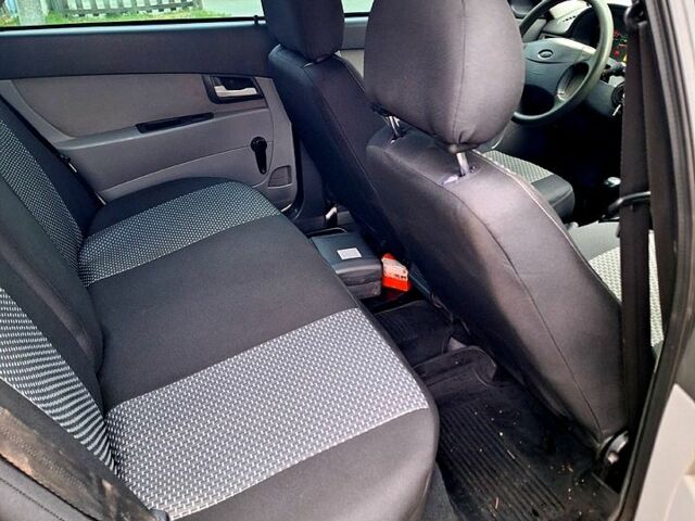 Сірий ВАЗ Priora, об'ємом двигуна 1.6 л та пробігом 190 тис. км за 2600 $, фото 5 на Automoto.ua