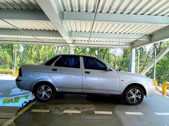 Серый ВАЗ Priora, объемом двигателя 1.6 л и пробегом 177 тыс. км за 2200 $, фото 1 на Automoto.ua