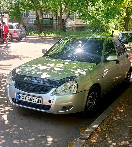 Серый ВАЗ Priora, объемом двигателя 1.6 л и пробегом 284 тыс. км за 2050 $, фото 1 на Automoto.ua