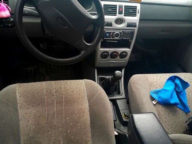 Серый ВАЗ Priora, объемом двигателя 1.6 л и пробегом 178 тыс. км за 1850 $, фото 4 на Automoto.ua