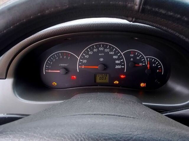 Сірий ВАЗ Priora, об'ємом двигуна 1.6 л та пробігом 237 тис. км за 3800 $, фото 4 на Automoto.ua