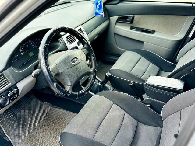 Серый ВАЗ Priora, объемом двигателя 1.6 л и пробегом 163 тыс. км за 2399 $, фото 8 на Automoto.ua