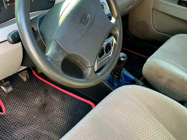 Серый ВАЗ Priora, объемом двигателя 1.6 л и пробегом 280 тыс. км за 2250 $, фото 1 на Automoto.ua