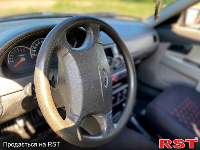 Сірий ВАЗ Priora, об'ємом двигуна 1.6 л та пробігом 190 тис. км за 2300 $, фото 2 на Automoto.ua