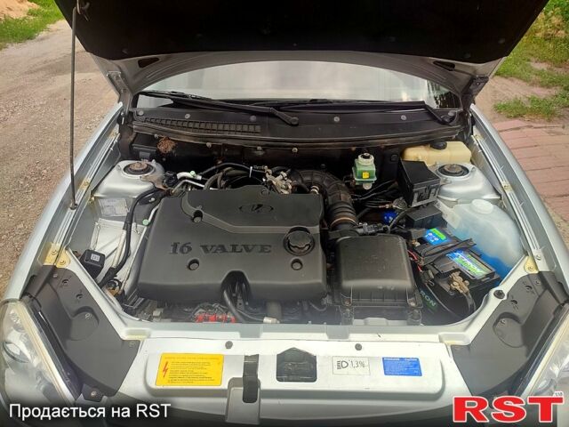 Серый ВАЗ Priora, объемом двигателя 1.6 л и пробегом 117 тыс. км за 2850 $, фото 7 на Automoto.ua