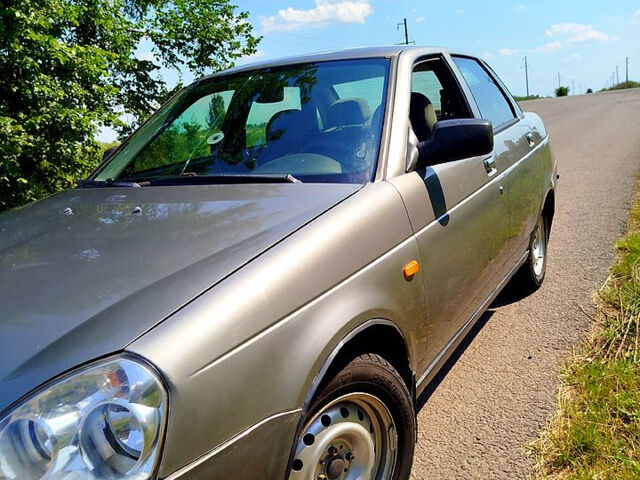 Серый ВАЗ Priora, объемом двигателя 1.6 л и пробегом 239 тыс. км за 3200 $, фото 2 на Automoto.ua