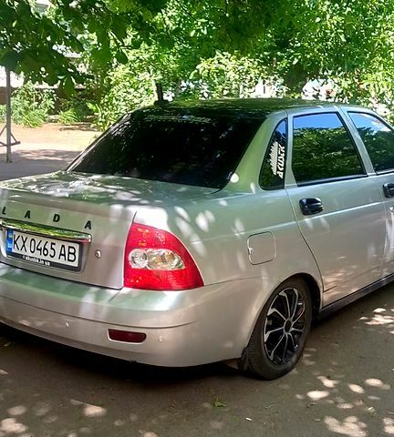 Серый ВАЗ Priora, объемом двигателя 1.6 л и пробегом 284 тыс. км за 2050 $, фото 7 на Automoto.ua