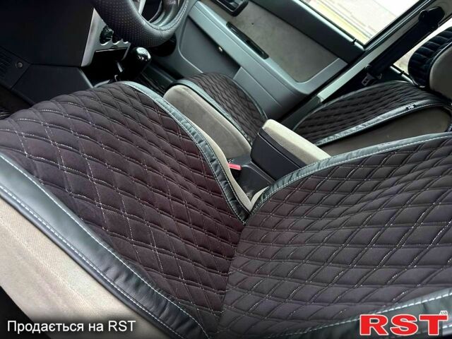 Серый ВАЗ Priora, объемом двигателя 1.6 л и пробегом 229 тыс. км за 2590 $, фото 7 на Automoto.ua