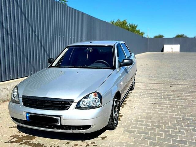 Сірий ВАЗ Priora, об'ємом двигуна 1.6 л та пробігом 193 тис. км за 2050 $, фото 1 на Automoto.ua