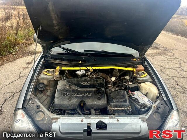 Серый ВАЗ Priora, объемом двигателя 1.6 л и пробегом 250 тыс. км за 2000 $, фото 7 на Automoto.ua