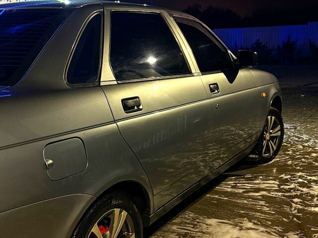 Серый ВАЗ Priora, объемом двигателя 1.6 л и пробегом 145 тыс. км за 3200 $, фото 5 на Automoto.ua
