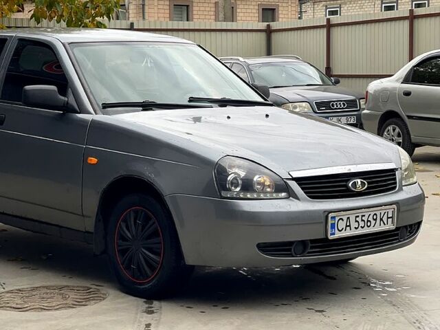 Сірий ВАЗ Priora, об'ємом двигуна 1.6 л та пробігом 280 тис. км за 2200 $, фото 1 на Automoto.ua