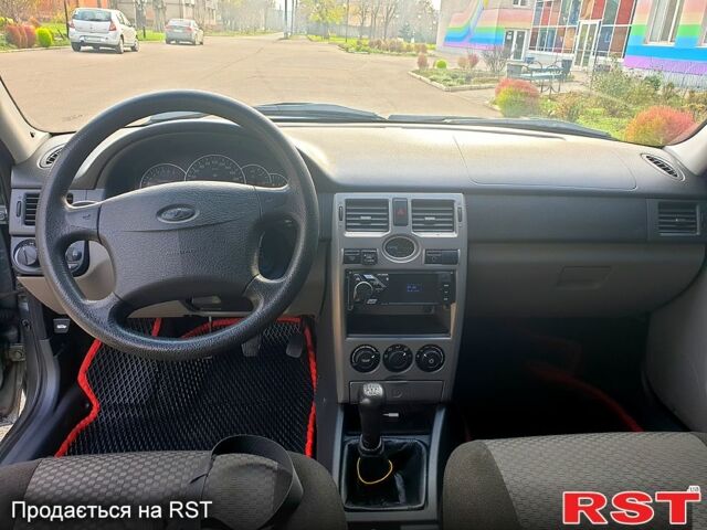Серый ВАЗ Priora, объемом двигателя 1.6 л и пробегом 190 тыс. км за 2400 $, фото 2 на Automoto.ua