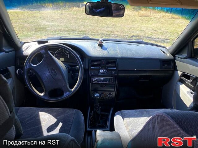 Серый ВАЗ Priora, объемом двигателя 1.6 л и пробегом 111 тыс. км за 2000 $, фото 5 на Automoto.ua