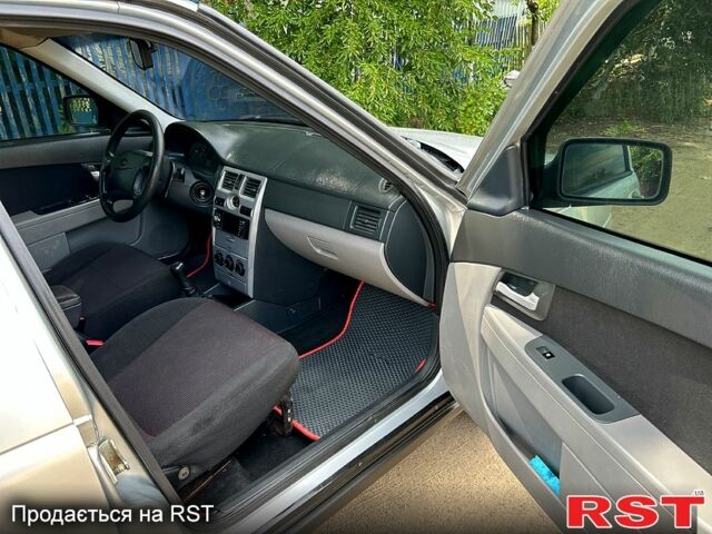 Сірий ВАЗ Priora, об'ємом двигуна 1.6 л та пробігом 151 тис. км за 2500 $, фото 3 на Automoto.ua