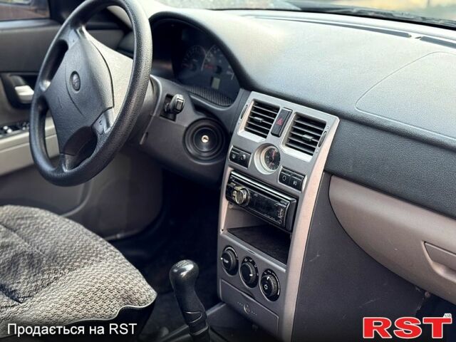 Сірий ВАЗ Priora, об'ємом двигуна 1.6 л та пробігом 220 тис. км за 2100 $, фото 4 на Automoto.ua