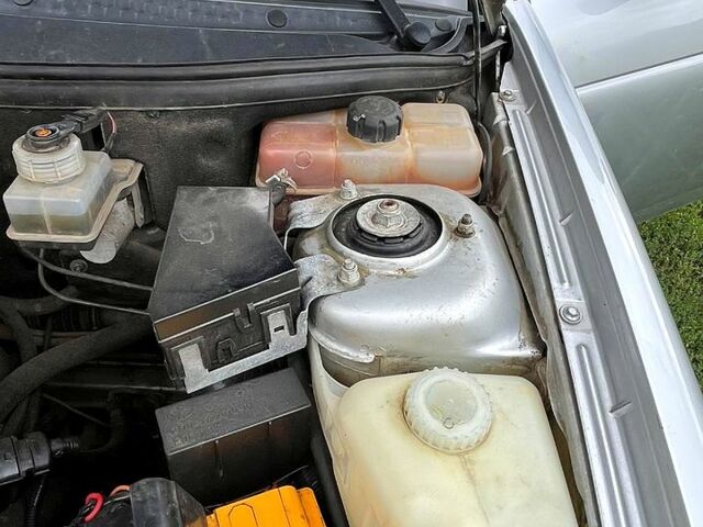 Сірий ВАЗ Priora, об'ємом двигуна 1.6 л та пробігом 154 тис. км за 2350 $, фото 7 на Automoto.ua