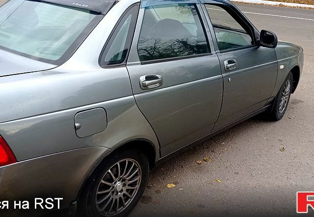 Сірий ВАЗ Priora, об'ємом двигуна 1.6 л та пробігом 210 тис. км за 2000 $, фото 2 на Automoto.ua