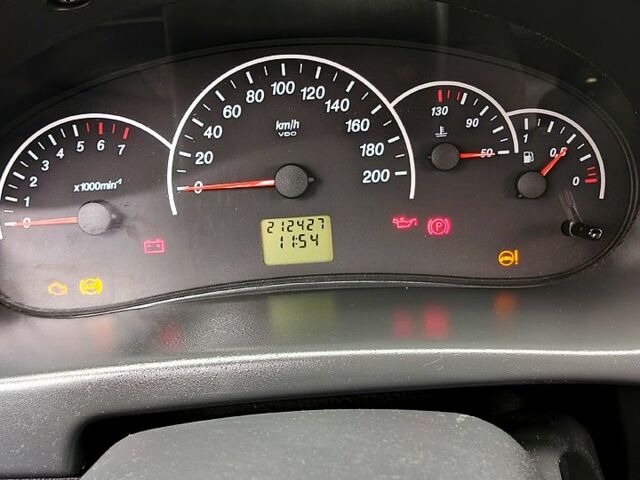 Серый ВАЗ Priora, объемом двигателя 1.6 л и пробегом 212 тыс. км за 3300 $, фото 7 на Automoto.ua