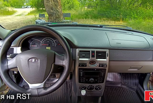 Сірий ВАЗ Priora, об'ємом двигуна 1.6 л та пробігом 135 тис. км за 4300 $, фото 4 на Automoto.ua