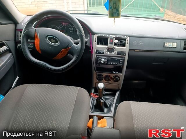Серый ВАЗ Priora, объемом двигателя 1.6 л и пробегом 330 тыс. км за 1950 $, фото 7 на Automoto.ua