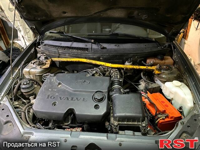 Серый ВАЗ Priora, объемом двигателя 1.6 л и пробегом 330 тыс. км за 1950 $, фото 2 на Automoto.ua