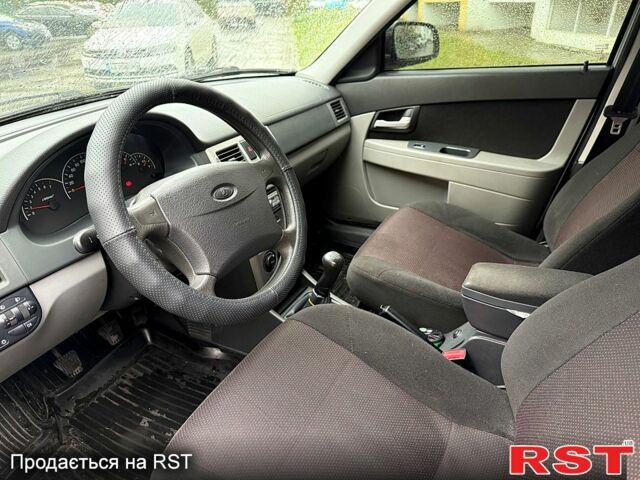 Серый ВАЗ Priora, объемом двигателя 1.6 л и пробегом 139 тыс. км за 3750 $, фото 7 на Automoto.ua