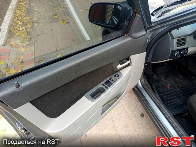 Серый ВАЗ Priora, объемом двигателя 1.6 л и пробегом 272 тыс. км за 2999 $, фото 6 на Automoto.ua