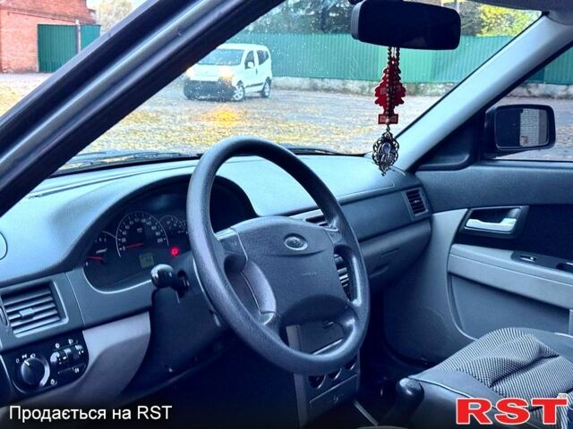 Серый ВАЗ Priora, объемом двигателя 1.6 л и пробегом 135 тыс. км за 2999 $, фото 7 на Automoto.ua