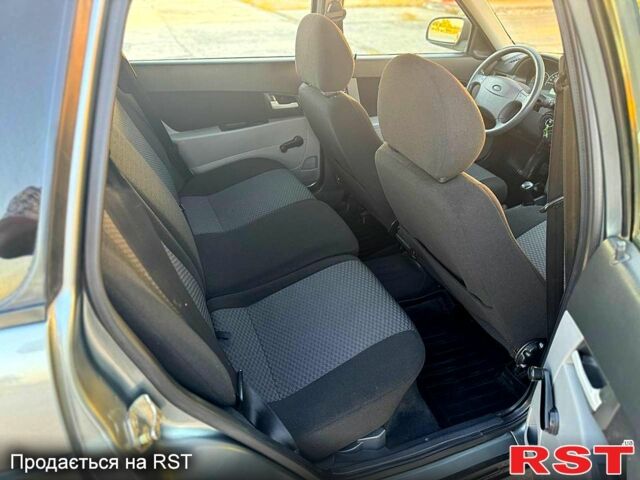 Серый ВАЗ Priora, объемом двигателя 1.6 л и пробегом 103 тыс. км за 3850 $, фото 6 на Automoto.ua