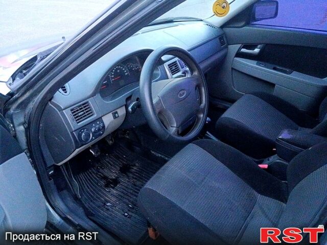 Серый ВАЗ Priora, объемом двигателя 1.6 л и пробегом 170 тыс. км за 2400 $, фото 2 на Automoto.ua