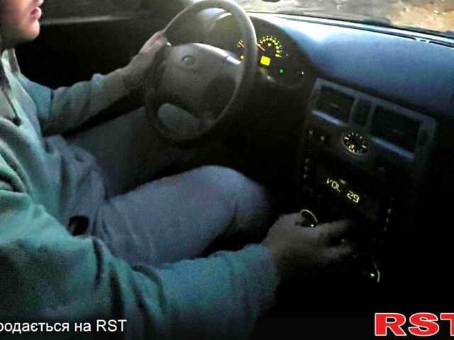 Серый ВАЗ Priora, объемом двигателя 1.6 л и пробегом 200 тыс. км за 4000 $, фото 3 на Automoto.ua