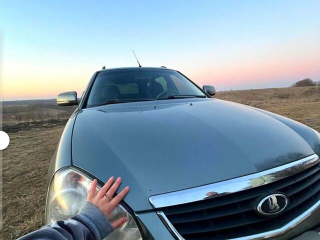 Серый ВАЗ Priora, объемом двигателя 1.6 л и пробегом 200 тыс. км за 4000 $, фото 2 на Automoto.ua