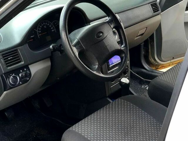 Серый ВАЗ Priora, объемом двигателя 1.6 л и пробегом 85 тыс. км за 3450 $, фото 7 на Automoto.ua