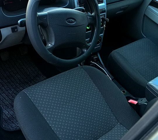 Серый ВАЗ Priora, объемом двигателя 1.6 л и пробегом 156 тыс. км за 3450 $, фото 7 на Automoto.ua