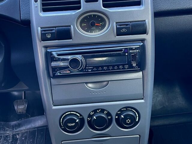 Серый ВАЗ Priora, объемом двигателя 1.6 л и пробегом 93 тыс. км за 2999 $, фото 7 на Automoto.ua