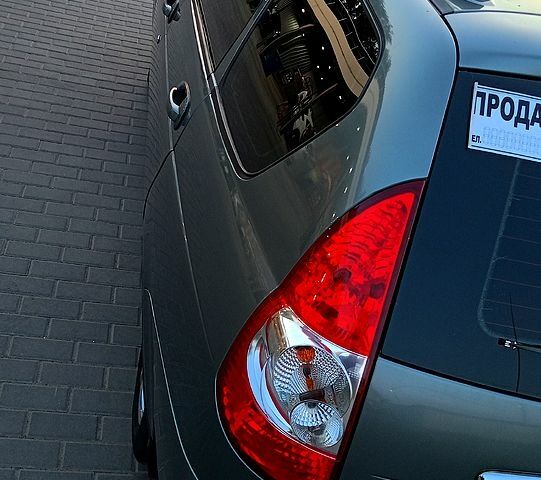 Серый ВАЗ Priora, объемом двигателя 1.6 л и пробегом 156 тыс. км за 3450 $, фото 3 на Automoto.ua