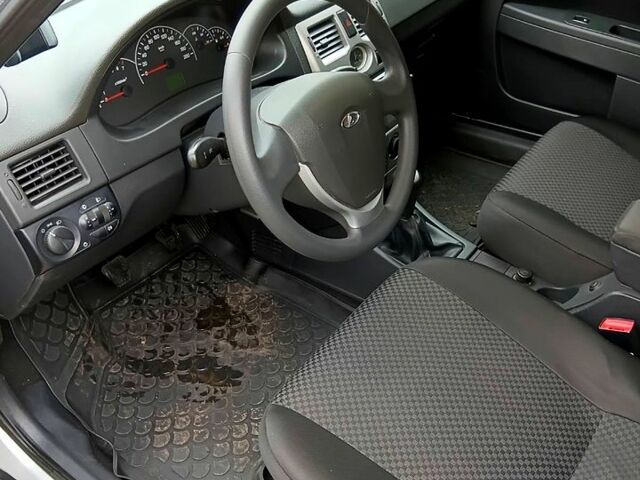 Серый ВАЗ Priora, объемом двигателя 1.6 л и пробегом 87 тыс. км за 3200 $, фото 8 на Automoto.ua