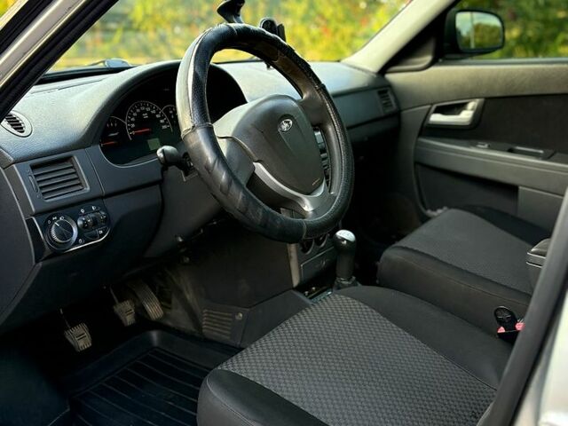 Серый ВАЗ Priora, объемом двигателя 1.6 л и пробегом 158 тыс. км за 3250 $, фото 10 на Automoto.ua