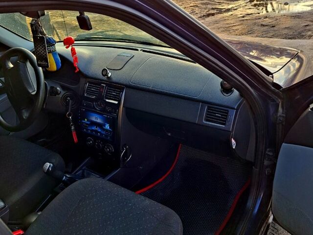 Синій ВАЗ Priora, об'ємом двигуна 1.6 л та пробігом 118 тис. км за 2000 $, фото 6 на Automoto.ua