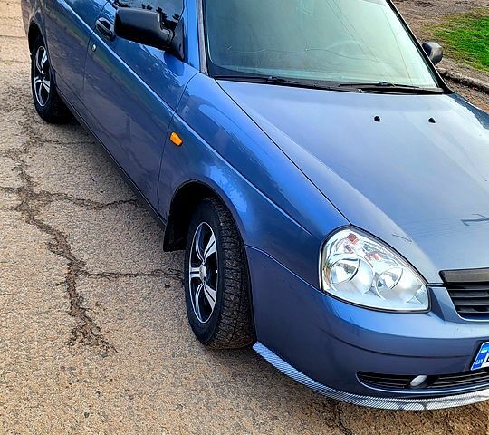 Синий ВАЗ Priora, объемом двигателя 1.6 л и пробегом 255 тыс. км за 2600 $, фото 4 на Automoto.ua