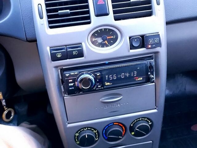 Синій ВАЗ Priora, об'ємом двигуна 1.6 л та пробігом 180 тис. км за 3200 $, фото 3 на Automoto.ua