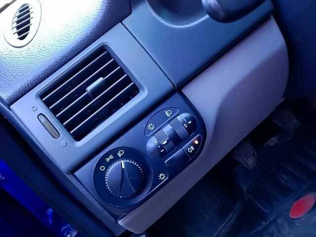 Синій ВАЗ Priora, об'ємом двигуна 1.6 л та пробігом 180 тис. км за 3200 $, фото 4 на Automoto.ua