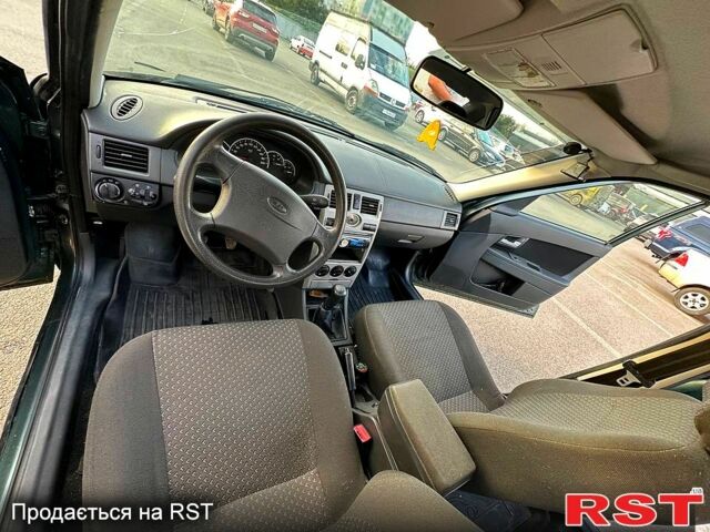 Зелений ВАЗ Priora, об'ємом двигуна 1.6 л та пробігом 210 тис. км за 3000 $, фото 7 на Automoto.ua