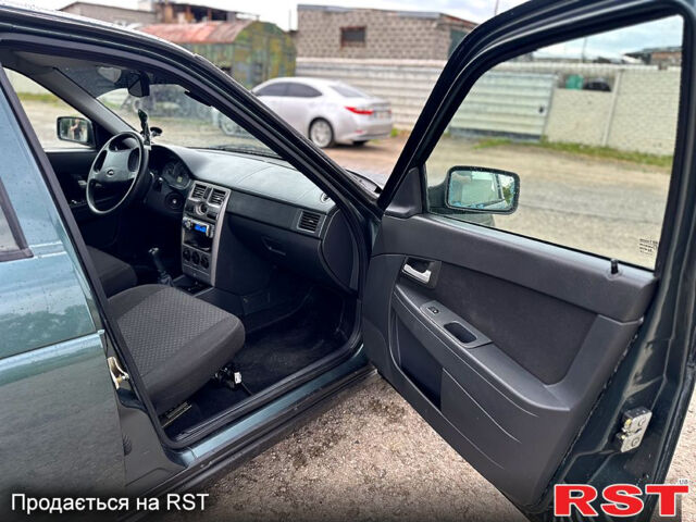 Зелений ВАЗ Priora, об'ємом двигуна 1.6 л та пробігом 125 тис. км за 3199 $, фото 10 на Automoto.ua
